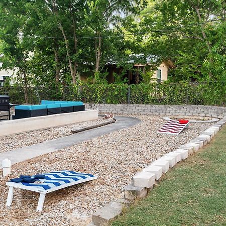 Upstay - Bungalow W Games Golf Fire And Patio Austin Exterior photo