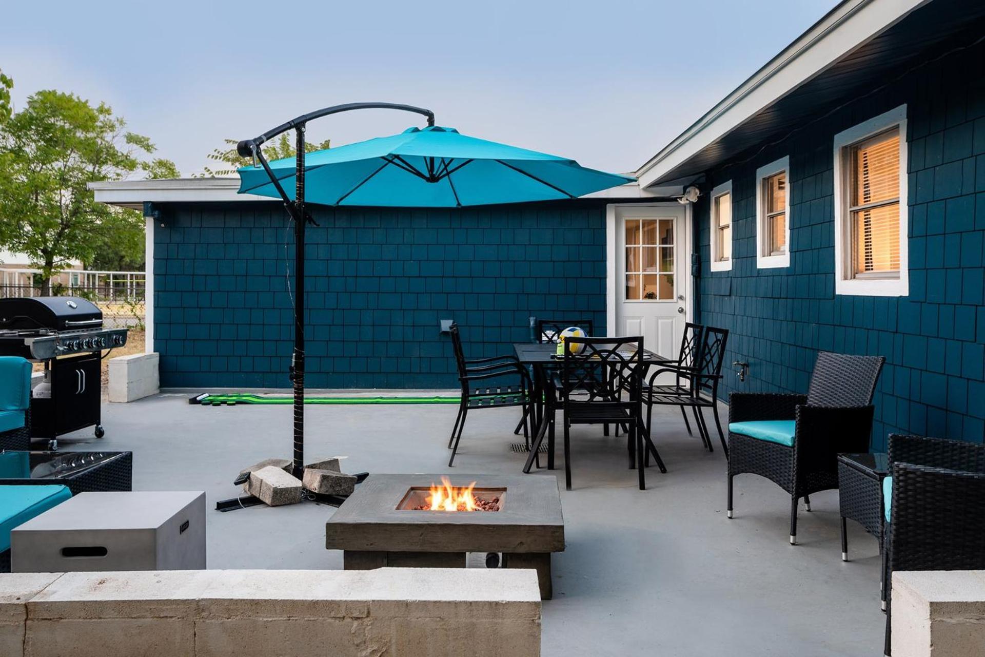 Upstay - Bungalow W Games Golf Fire And Patio Austin Exterior photo